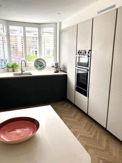 Our Beautifully Renovated Home Chichester Buitenkant foto