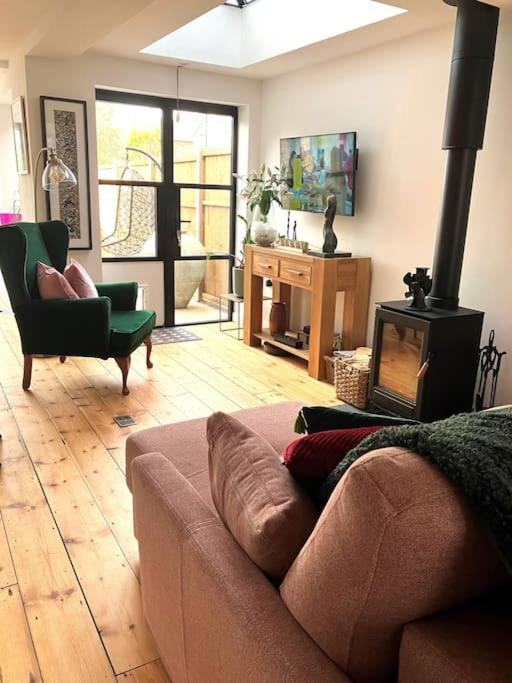 Our Beautifully Renovated Home Chichester Buitenkant foto