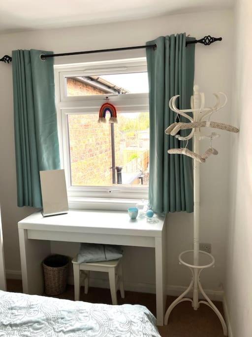 Our Beautifully Renovated Home Chichester Buitenkant foto