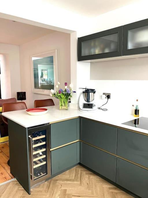 Our Beautifully Renovated Home Chichester Buitenkant foto