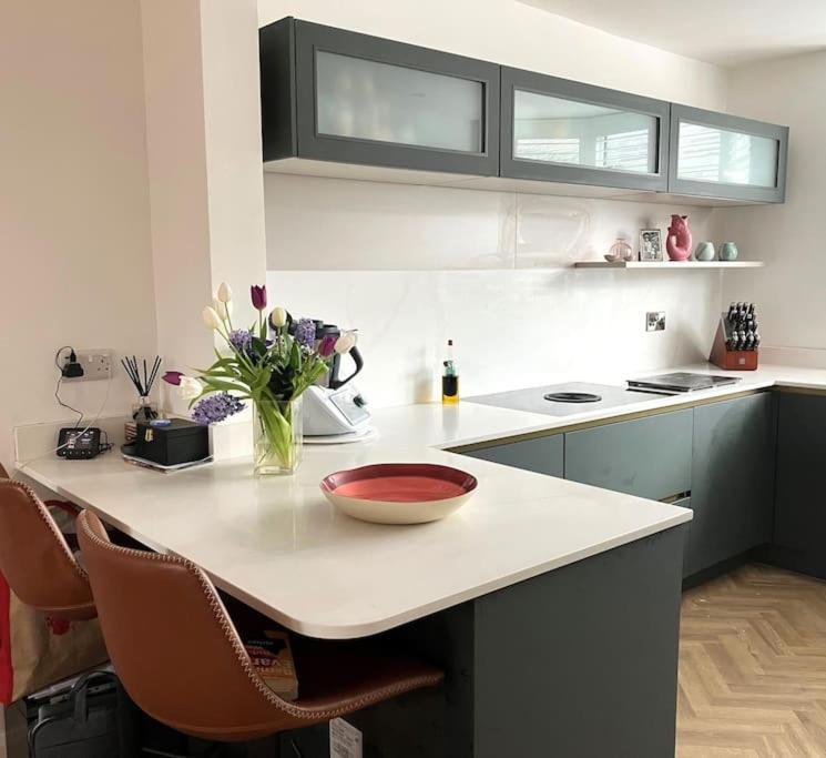 Our Beautifully Renovated Home Chichester Buitenkant foto